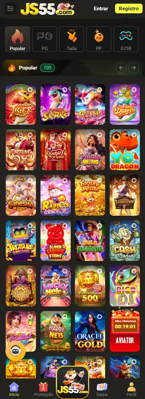 Jogador feliz recebendo bônus de boas-vindas na js55.com